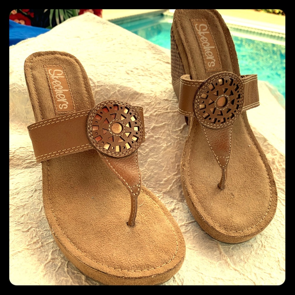 Skecher’s Medallion Summer Wedge Tan Sandals